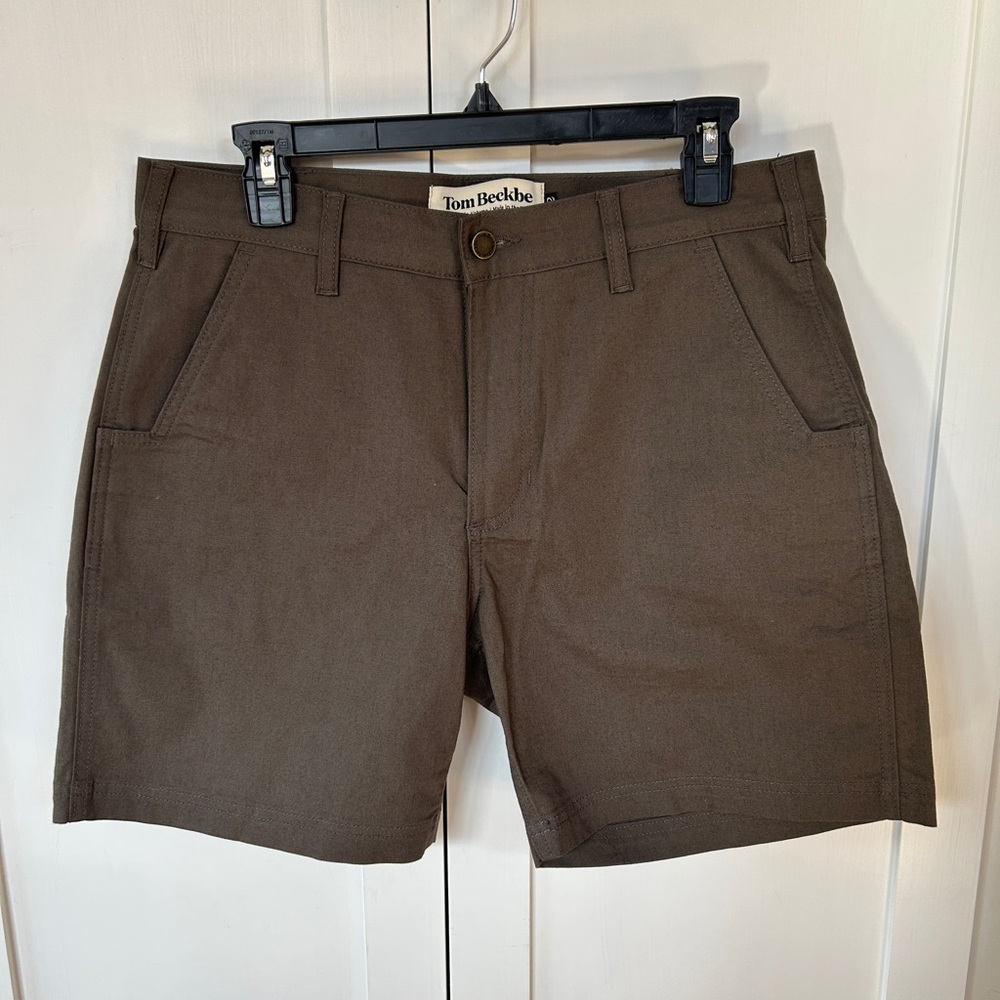 Tom Beckbe Men's Ruffner Canvas Shorts in Tarmac color, size 32
